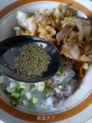 爆料酸菜粉丝的做法视频,酸爽开胃，简单易学