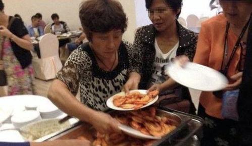 模仿大妈吃瓜视频大全免费观看,免费观看，笑料横生，欢乐无限  第3张